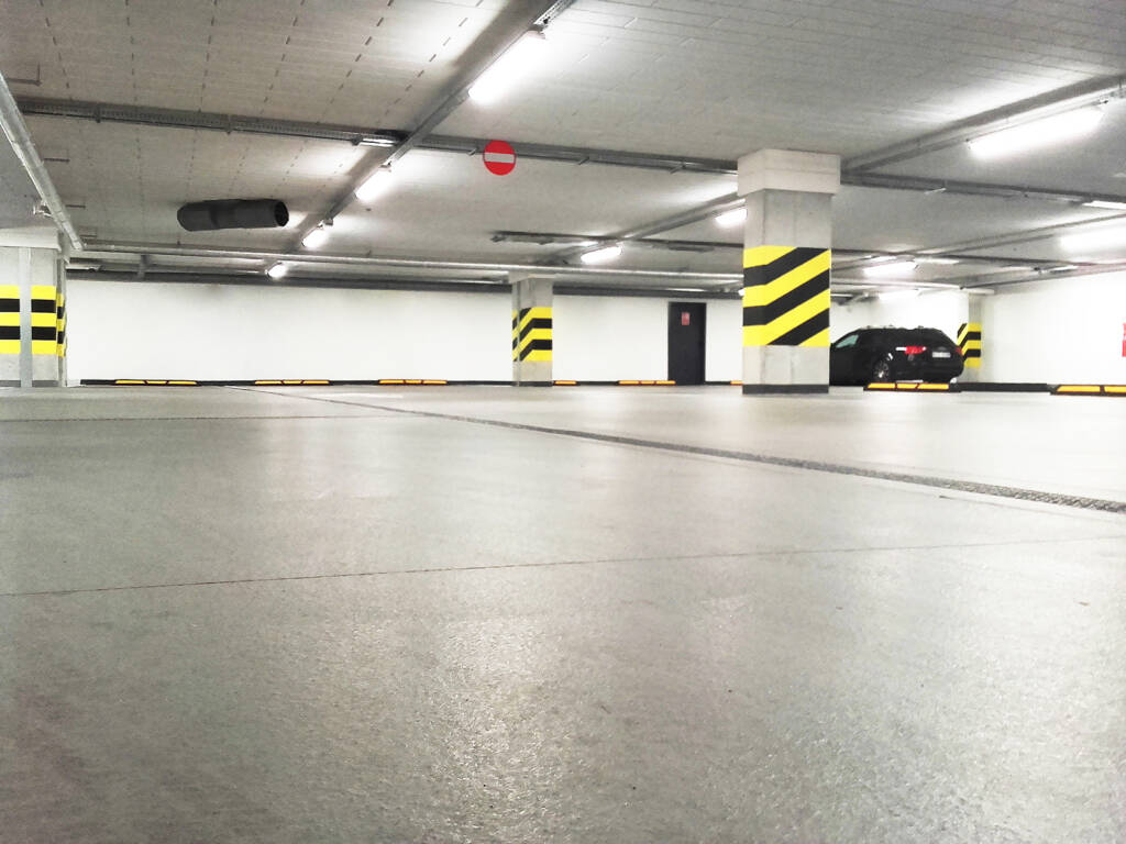 Posadzka żywiczna kolorowa w garażu podziemnym w Zakopanem 2