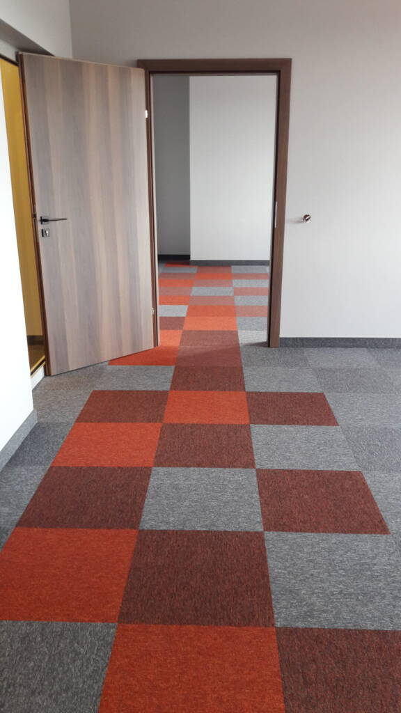 Wykładzina dywanowa – biuro hali produkcyjnej w Myszkowie 3