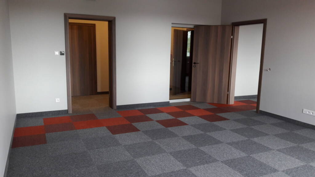 Wykładzina dywanowa – biuro hali produkcyjnej w Myszkowie 4