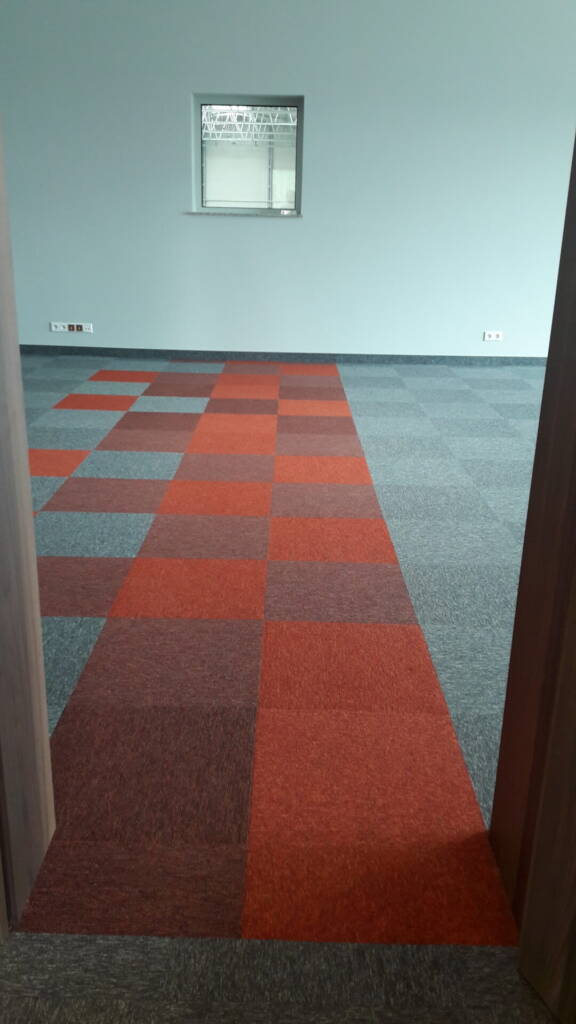 Wykładzina dywanowa – biuro hali produkcyjnej w Myszkowie 5