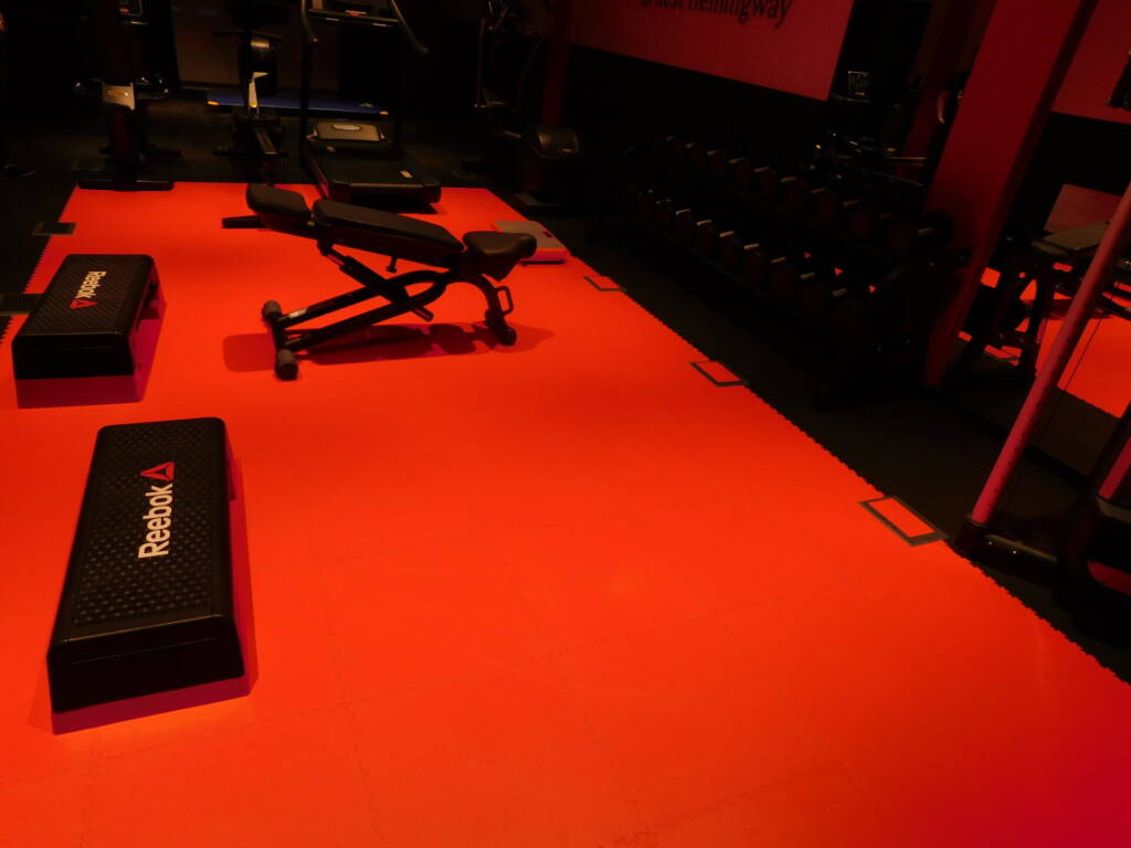 Płytki R-Tile – Skórnica, realizacja podłogi na siłowni 5