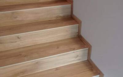 Panele winylowe – Jastrząb koło Poraja, realizacja na schodach