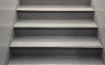 Wykładzina PCV – Kępno, pomieszczenia socjalne i schody w zakładzie produkcyjnym