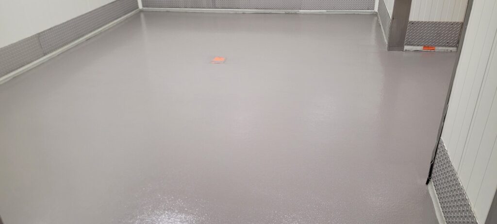 Posadzka żywiczna Flowfresh w zakładzie produkującym żywność - specjalny system żywic 45