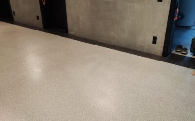 Posadzka żywiczna na kolorowych piaskach w dwóch kolorach w garażu domowym.