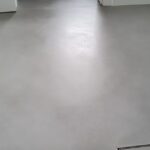 Mikrocement na podłogi 47