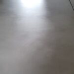 Mikrocement na podłogi 41