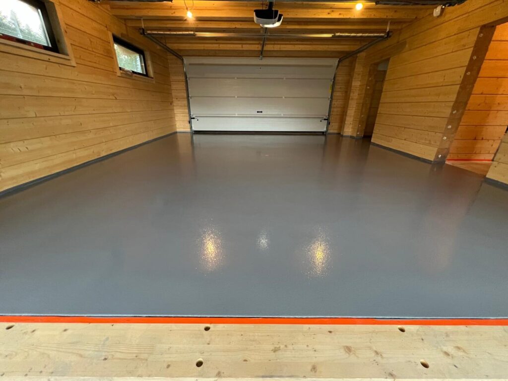 Posadzka żywiczna na bazie kolorowych żywic w garażu domowym 39