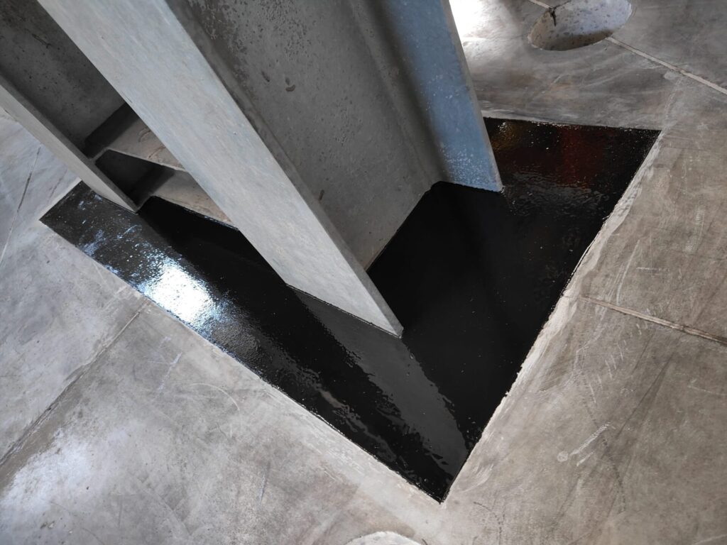 Naprawa dylatacji i oznakowanie stref niebezpiecznych w hali produkcyjnej 59