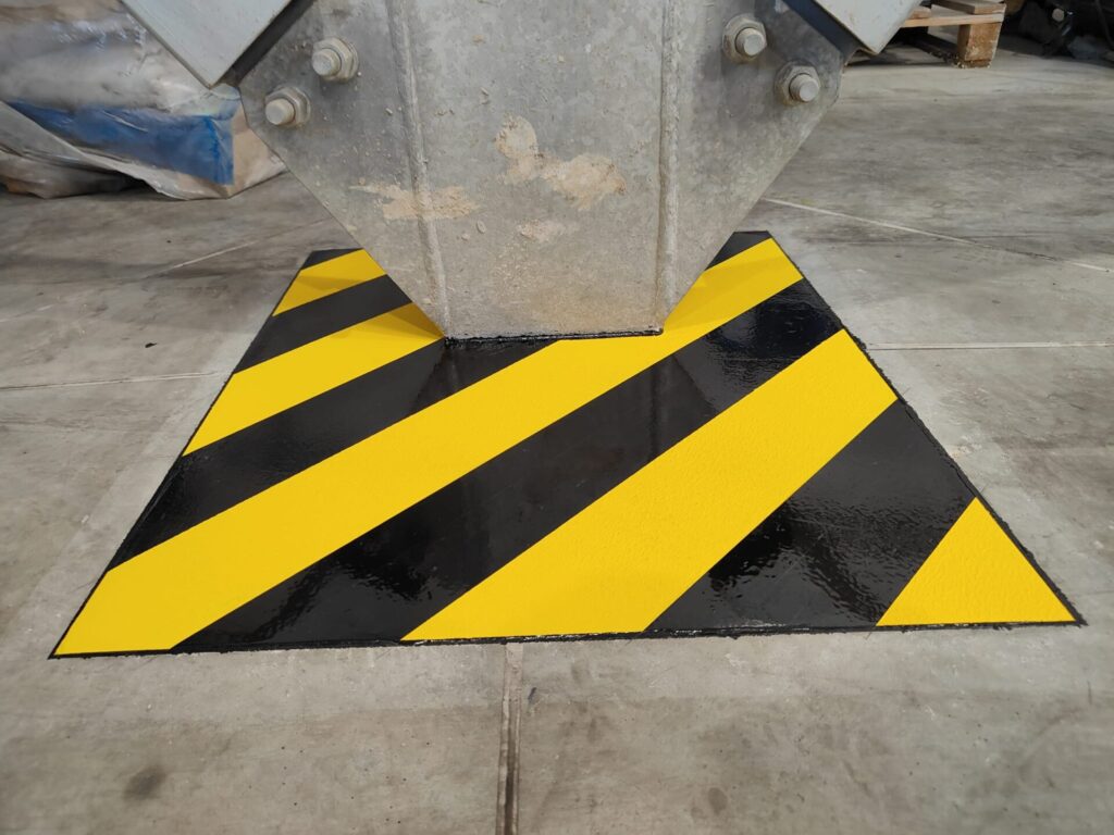 Naprawa dylatacji i oznakowanie stref niebezpiecznych w hali produkcyjnej 66