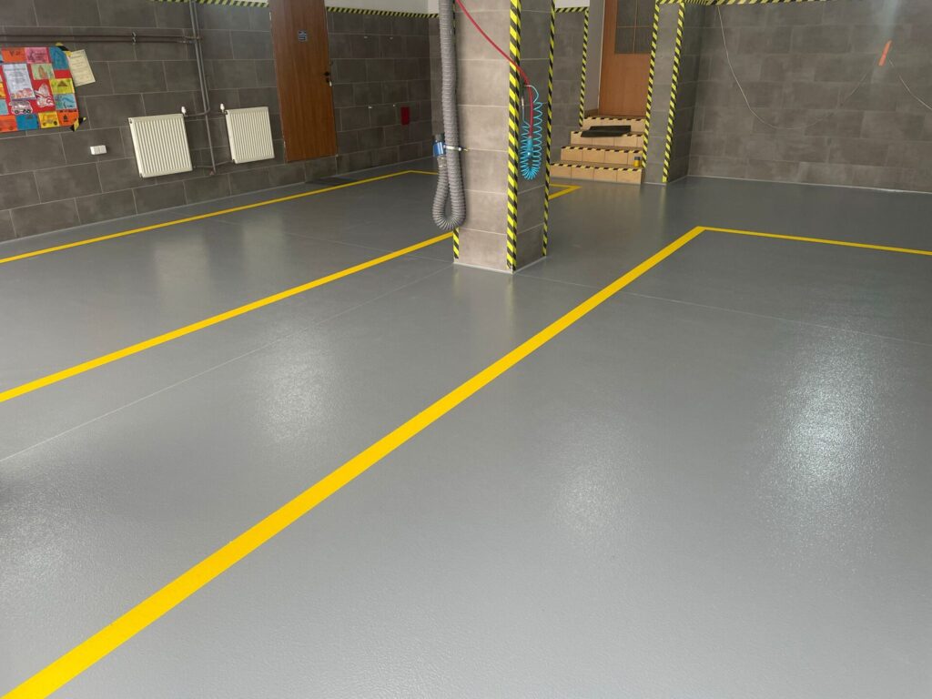 Posadzka żywiczna - Ochotnicza Straż Pożarna Rększowice 47