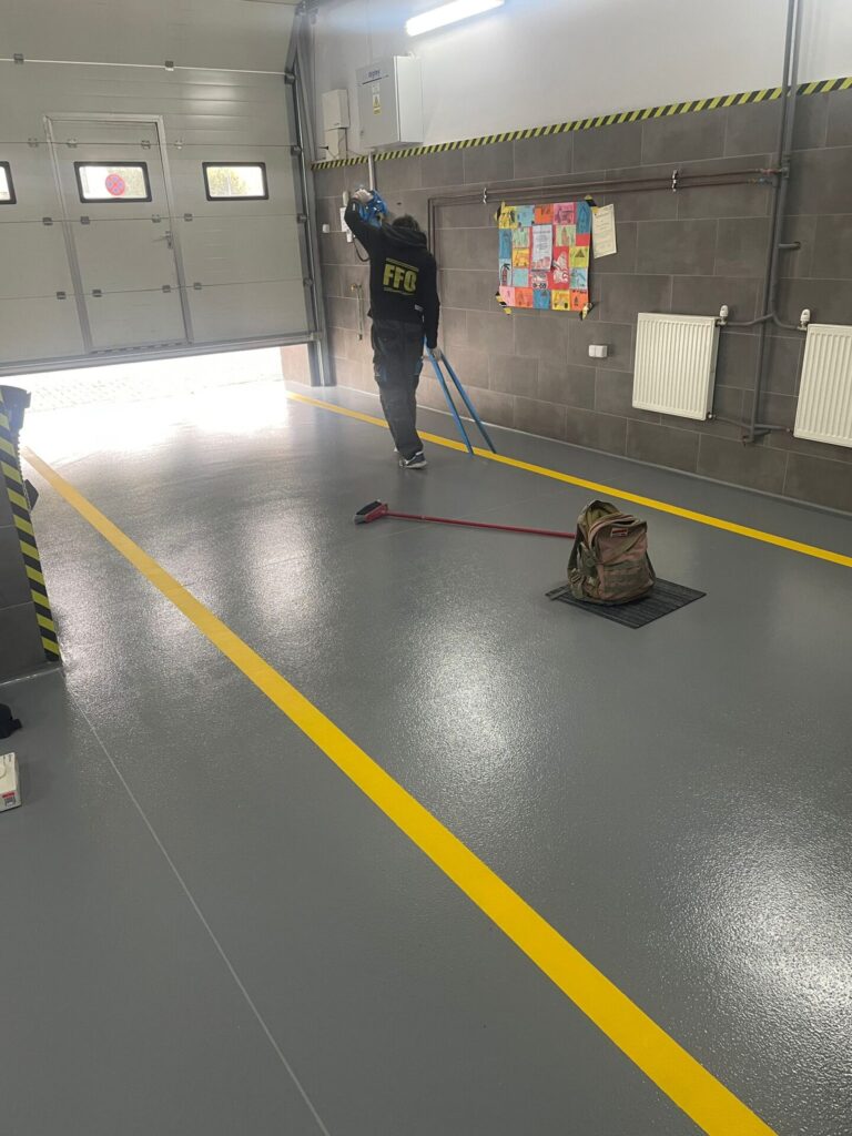 Posadzka żywiczna - Ochotnicza Straż Pożarna Rększowice 51