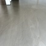 Mikrocement na podłogi 53