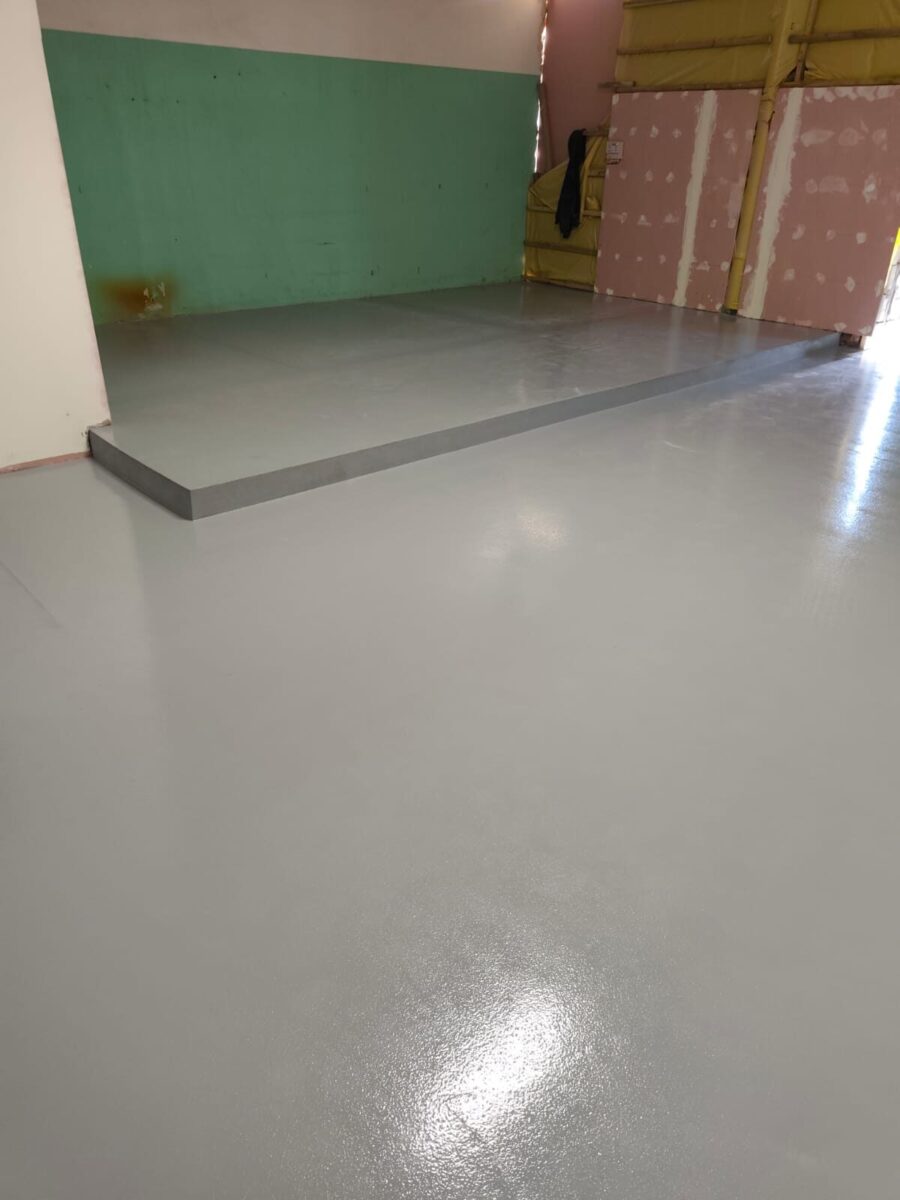Posadzka żywiczna Flowcoat SF41 w zakładzie produkcyjnym Zwoltex 4