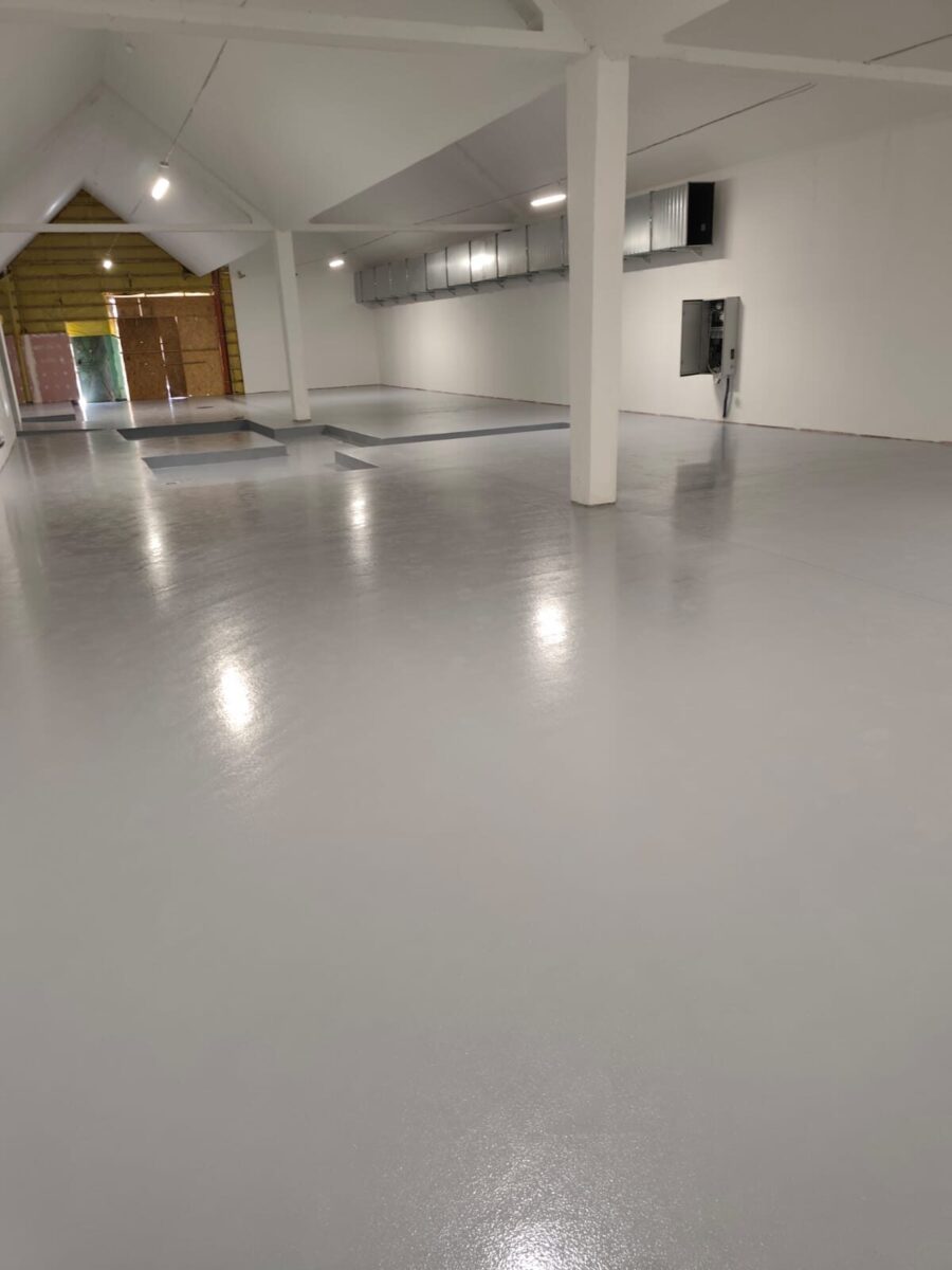 Posadzka żywiczna Flowcoat SF41 w zakładzie produkcyjnym Zwoltex 5